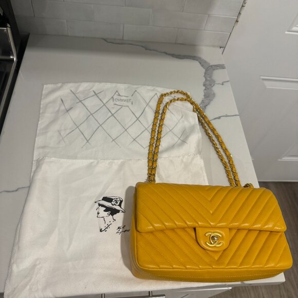 Chanel Yellow Lambskin Medium Classic Double Flap Shoulder Bag 10884668 - Picture 2 of 16